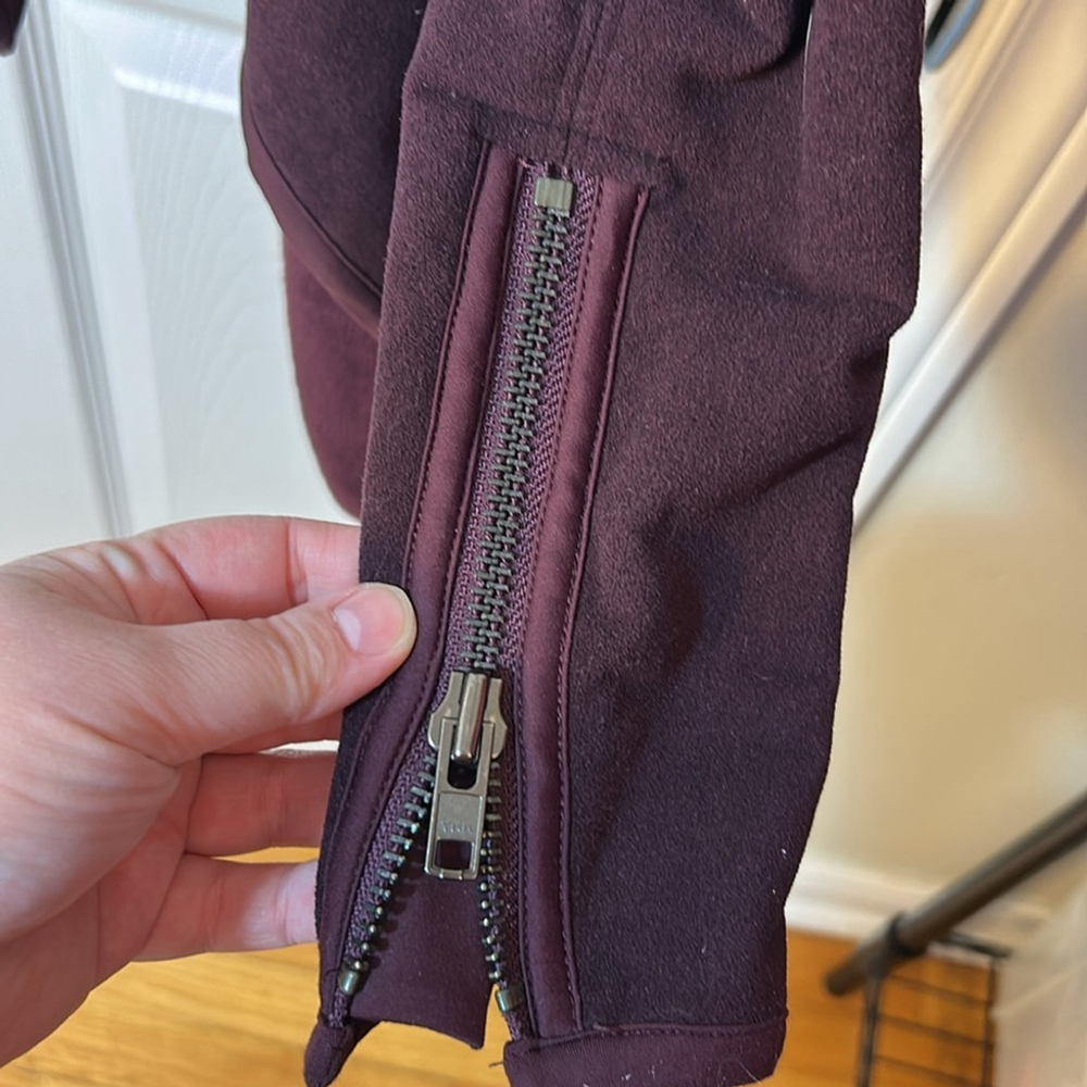 Lululemon presence of mind jacket size 4 in Bordeaux drama - Picture 10 of 13